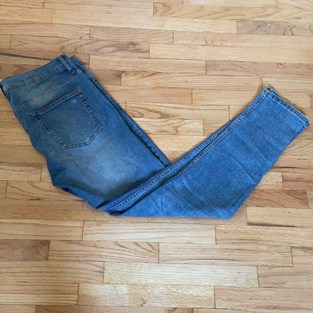 Men’s F21 in Light Wash Slim Fit size 34×32